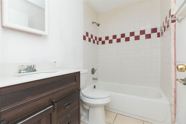 8402 N MULBERRY STREET, Tampa, FL 33604