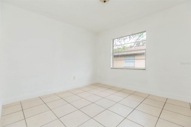 8402 N MULBERRY STREET, Tampa, FL 33604