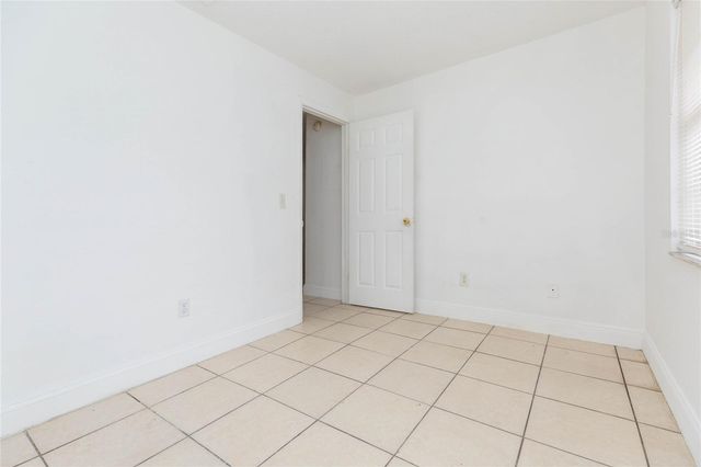 8402 N MULBERRY STREET, Tampa, FL 33604