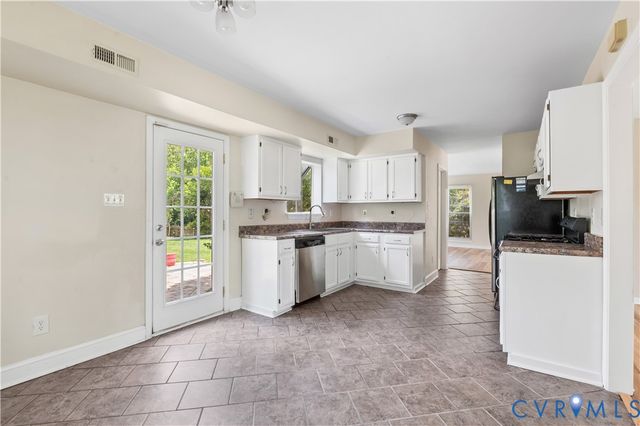 8520 Lansdowne Rd, Henrico, VA 23229