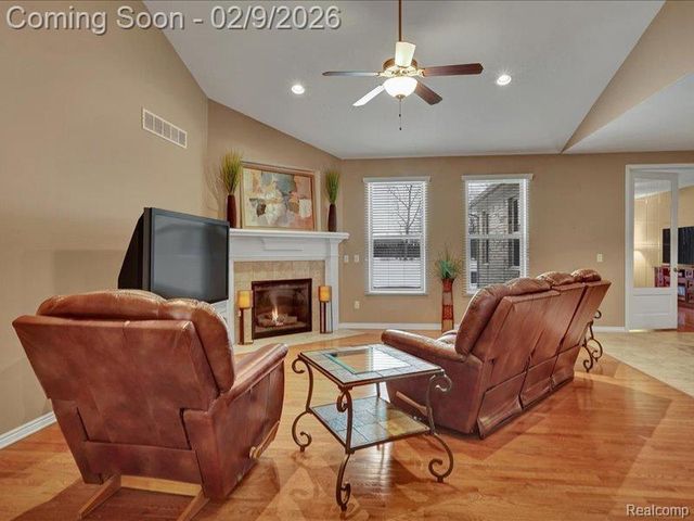 19201 N Grisham Drive E, Macomb Township, MI 48044