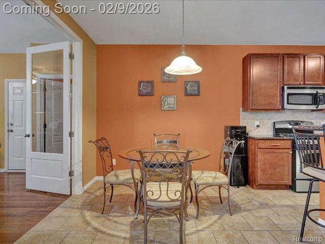 19201 N Grisham Drive E, Macomb Township, MI 48044