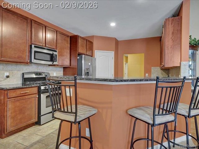 19201 N Grisham Drive E, Macomb Township, MI 48044