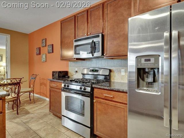 19201 N Grisham Drive E, Macomb Township, MI 48044