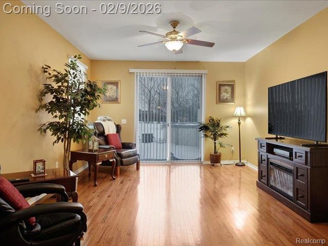 19201 N Grisham Drive E, Macomb Township, MI 48044