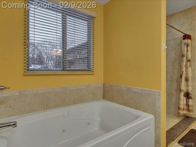 19201 N Grisham Drive E, Macomb Township, MI 48044