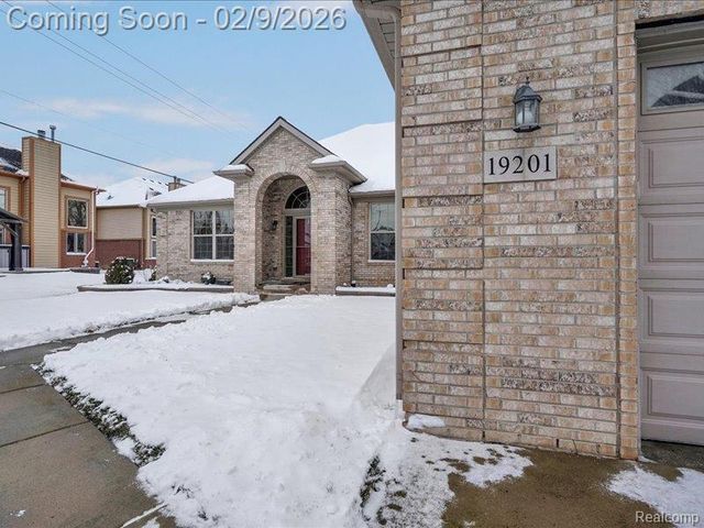 19201 N Grisham Drive E, Macomb Township, MI 48044