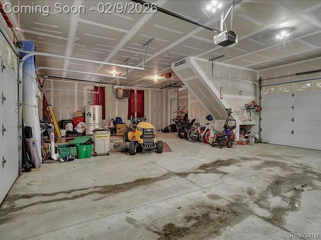 19201 N Grisham Drive E, Macomb Township, MI 48044