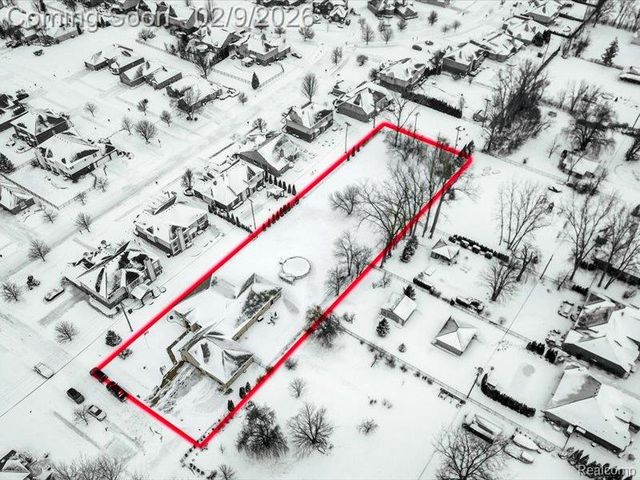 19201 N Grisham Drive E, Macomb Township, MI 48044