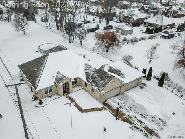 19201 N Grisham Drive E, Macomb Township, MI 48044