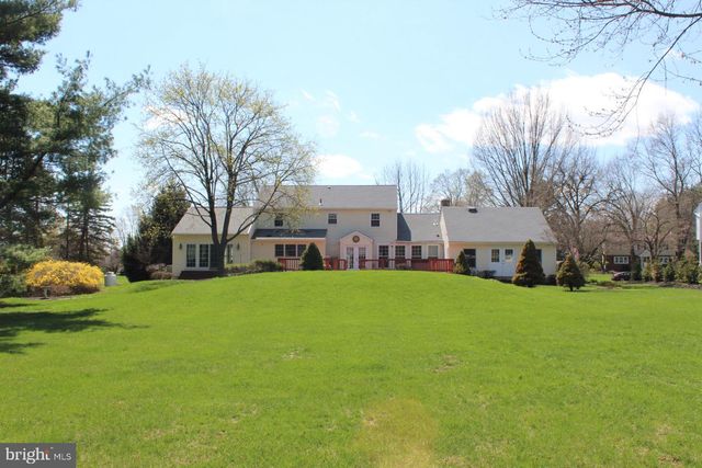 6 TIFFANY DR, Perkasie, PA 18944