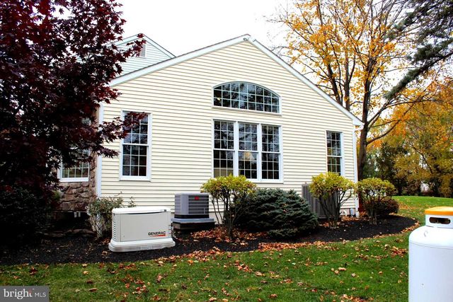 6 TIFFANY DR, Perkasie, PA 18944