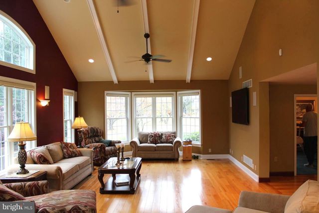 6 TIFFANY DR, Perkasie, PA 18944