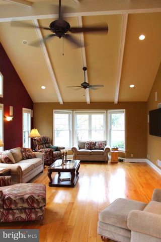 6 TIFFANY DR, Perkasie, PA 18944