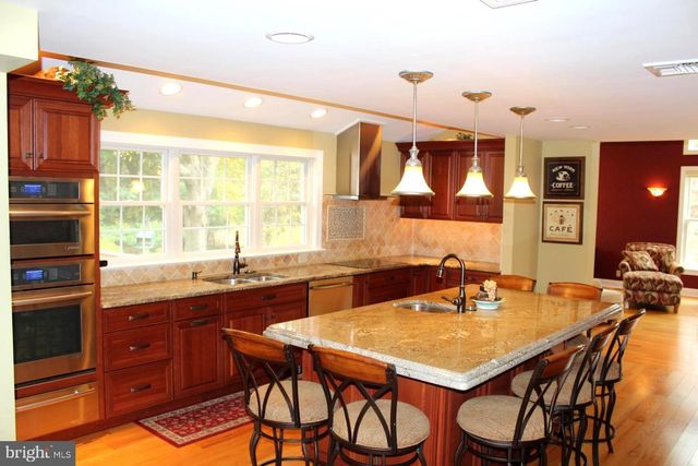 6 TIFFANY DR, Perkasie, PA 18944