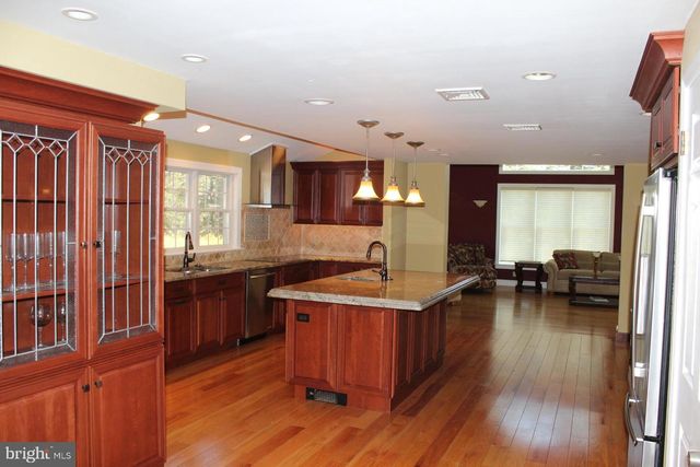 6 TIFFANY DR, Perkasie, PA 18944