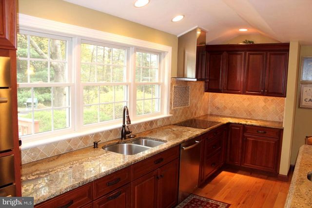 6 TIFFANY DR, Perkasie, PA 18944