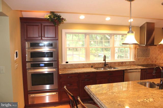 6 TIFFANY DR, Perkasie, PA 18944