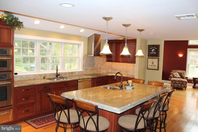 6 TIFFANY DR, Perkasie, PA 18944