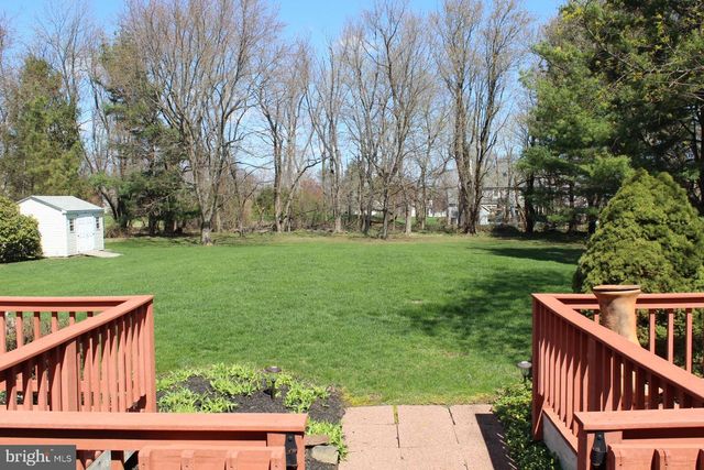 6 TIFFANY DR, Perkasie, PA 18944