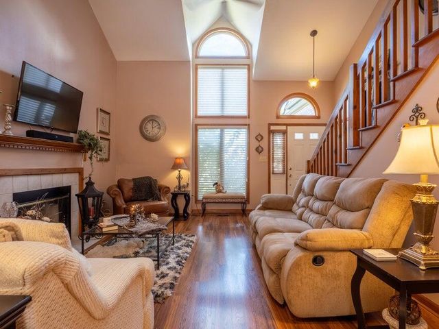 1362 W 94th Court, Crown Point, IN 46307