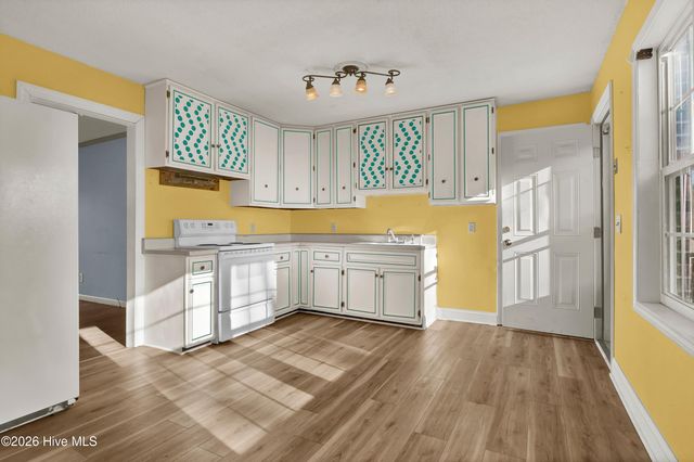 3533 Middle Sound Loop Road, Wilmington, NC 28411