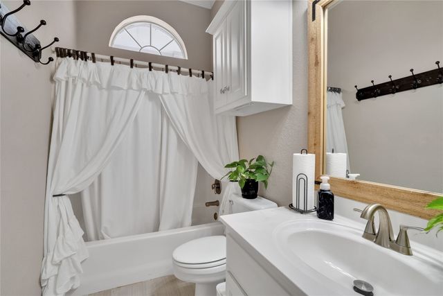 192 County Road 3133, Decatur, TX 76234