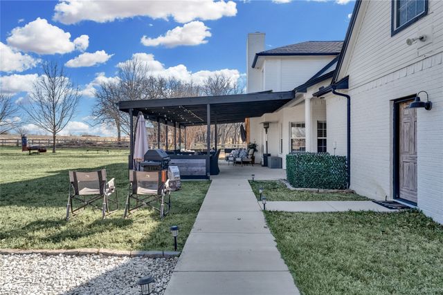 192 County Road 3133, Decatur, TX 76234