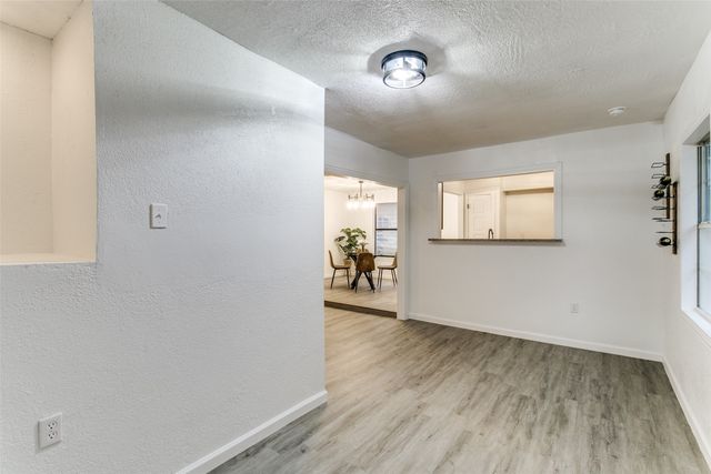 318 Creekmeadow Lane, Lewisville, TX 75067