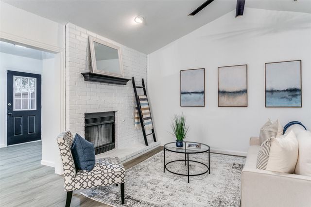 318 Creekmeadow Lane, Lewisville, TX 75067