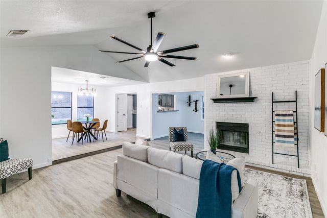 318 Creekmeadow Lane, Lewisville, TX 75067