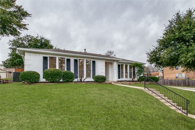 318 Creekmeadow Lane, Lewisville, TX 75067