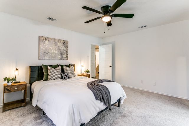 318 Creekmeadow Lane, Lewisville, TX 75067