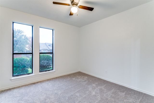 318 Creekmeadow Lane, Lewisville, TX 75067