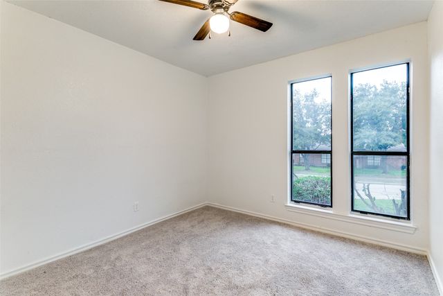 318 Creekmeadow Lane, Lewisville, TX 75067