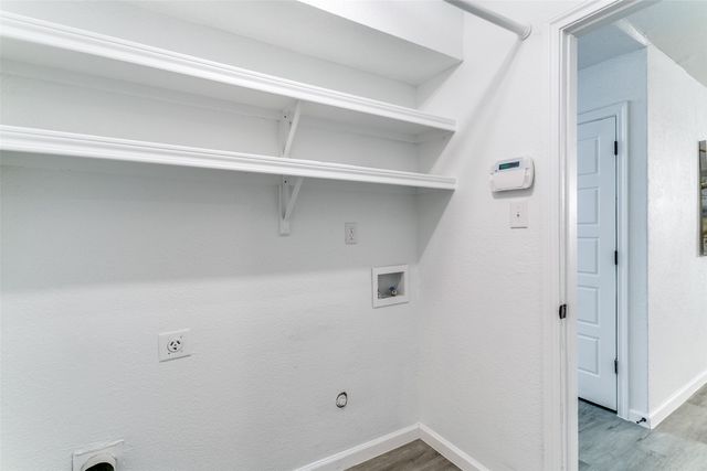 318 Creekmeadow Lane, Lewisville, TX 75067