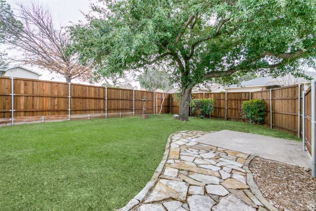 318 Creekmeadow Lane, Lewisville, TX 75067