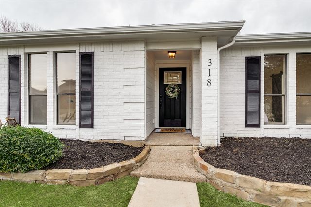 318 Creekmeadow Lane, Lewisville, TX 75067