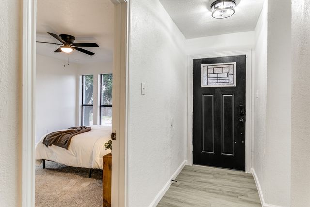 318 Creekmeadow Lane, Lewisville, TX 75067