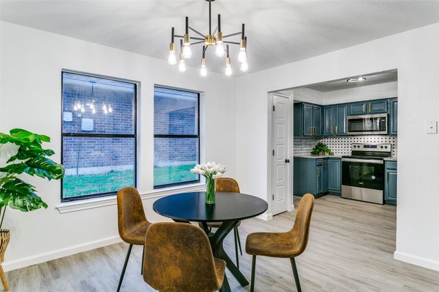 318 Creekmeadow Lane, Lewisville, TX 75067