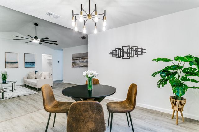 318 Creekmeadow Lane, Lewisville, TX 75067