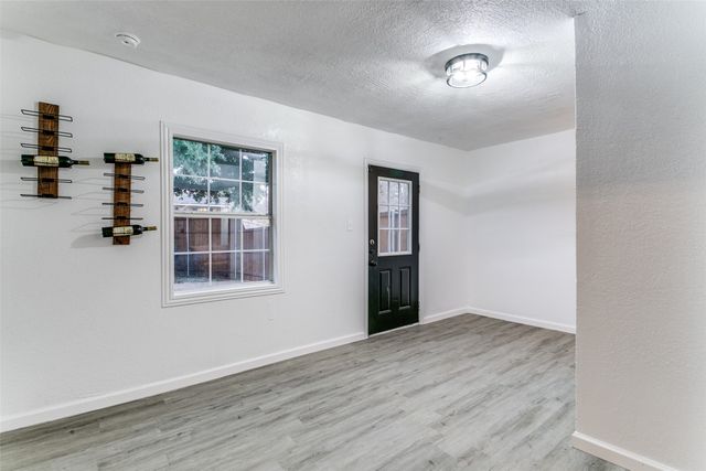 318 Creekmeadow Lane, Lewisville, TX 75067