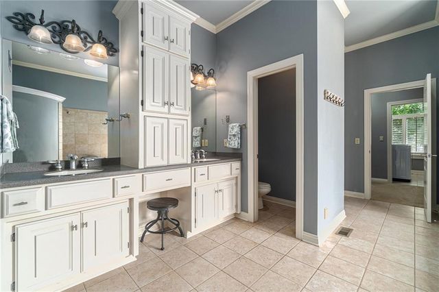 6411 Muirfield Street, Kansas City, MO 64152