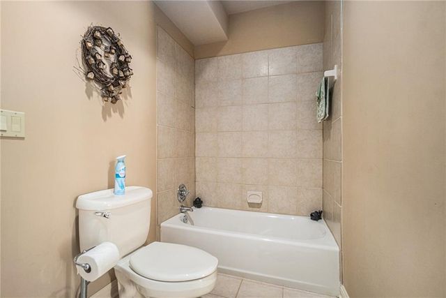 6411 Muirfield Street, Kansas City, MO 64152