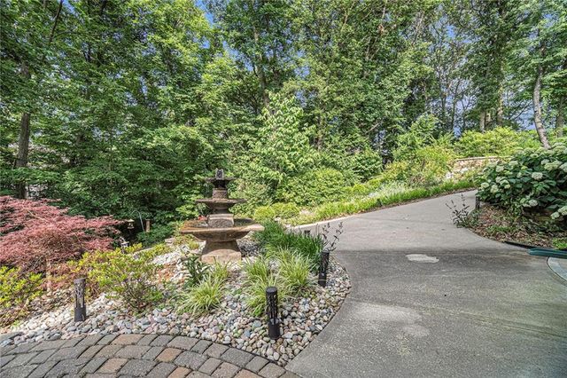 6411 Muirfield Street, Kansas City, MO 64152