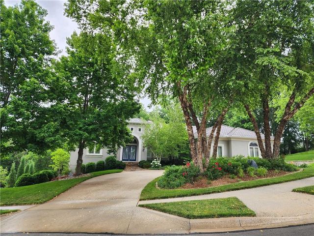 6411 Muirfield Street, Kansas City, MO 64152