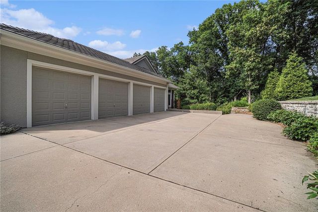 6411 Muirfield Street, Kansas City, MO 64152