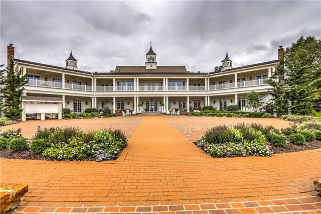 6411 Muirfield Street, Kansas City, MO 64152