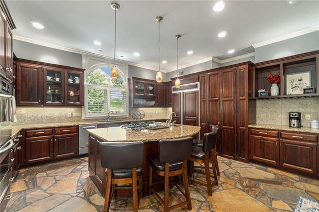 6411 Muirfield Street, Kansas City, MO 64152