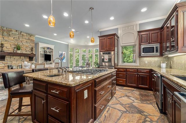 6411 Muirfield Street, Kansas City, MO 64152